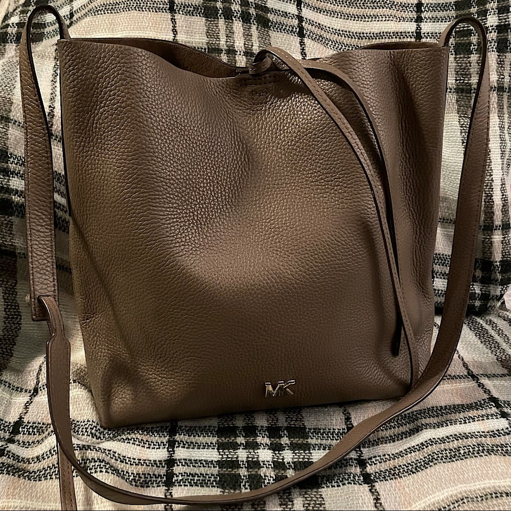 Michael Kors Junie Large Messenger bag